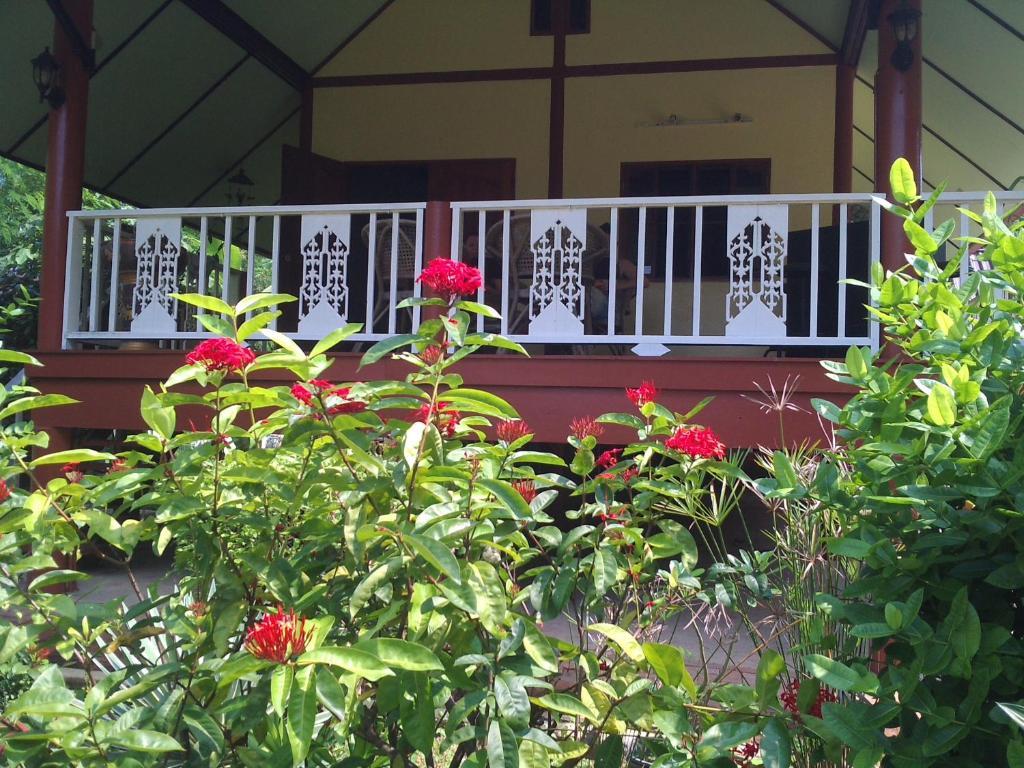 Ban Sabai Sabai Guest House Kanchanaburi Exterior photo